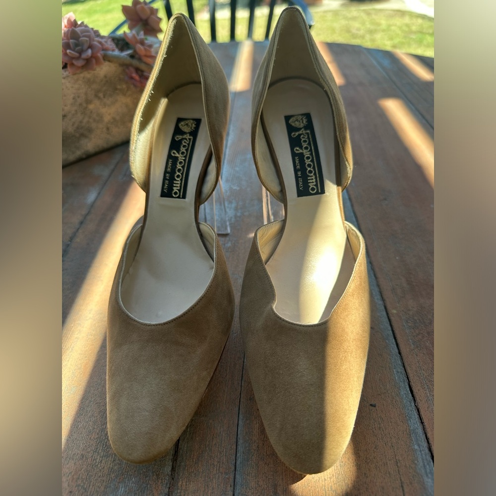 Very good condition! suede tan color